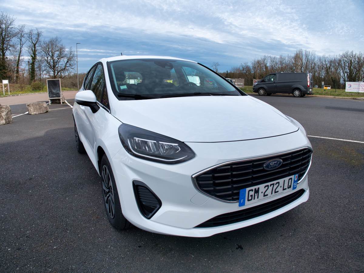 Ford Fiesta Flexifuel à louer Station Total à Nespouls ou Souillac